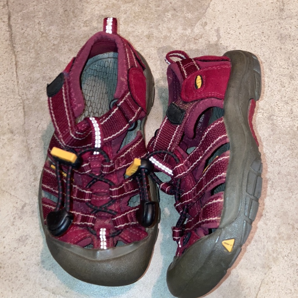 KEEN KIDS BURGUNDY Sandals Size 11